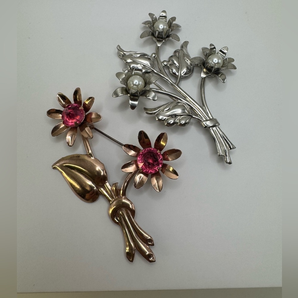 Vintage 40’s pressed pot metal brooch set